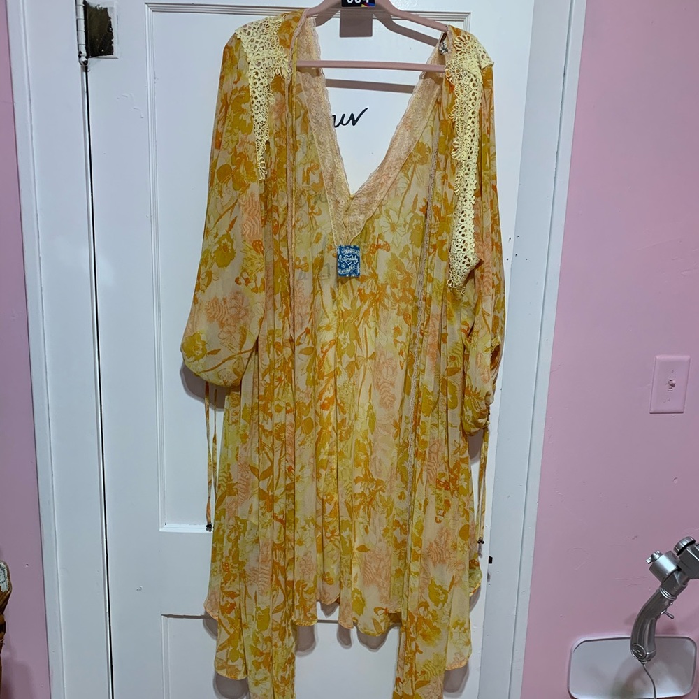 New with tags free people duster
Size medium two large
